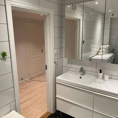 Sentral 4-Roms Leilighet I Trollbakken Tromsø Esterno foto